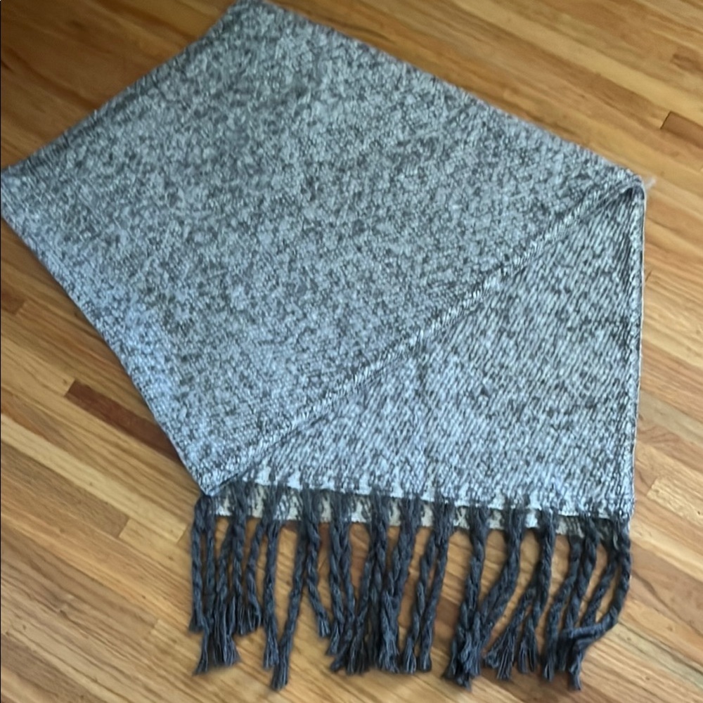 Elegant Gray Scarf with Fringe